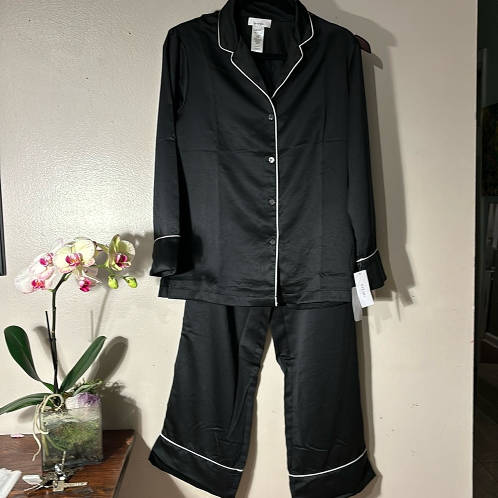 Natori NWT polyester two piece black pajama set . XS